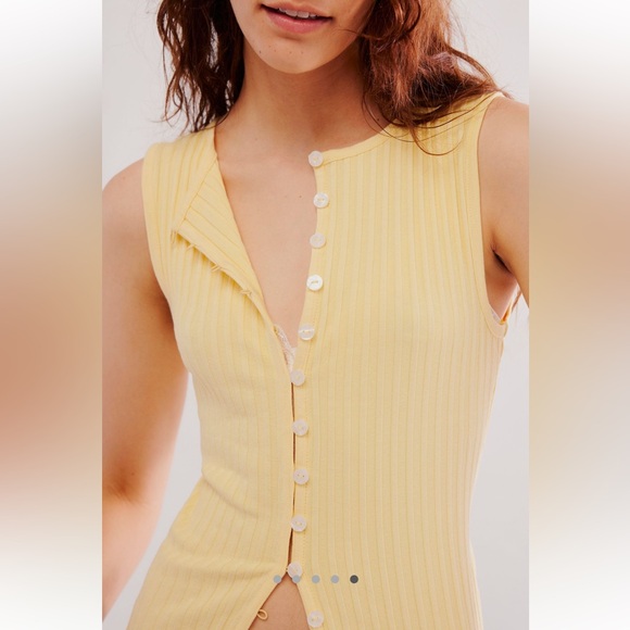 Free People Tops - Sleeveless Ribbed Button-Front Top in Pale Yellow